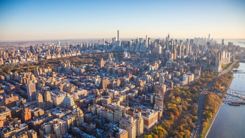 Read more about the article When Italian Luxury Builds in New York: What Fifth Avenue’s Tower Race Signals for Transatlantic Investors