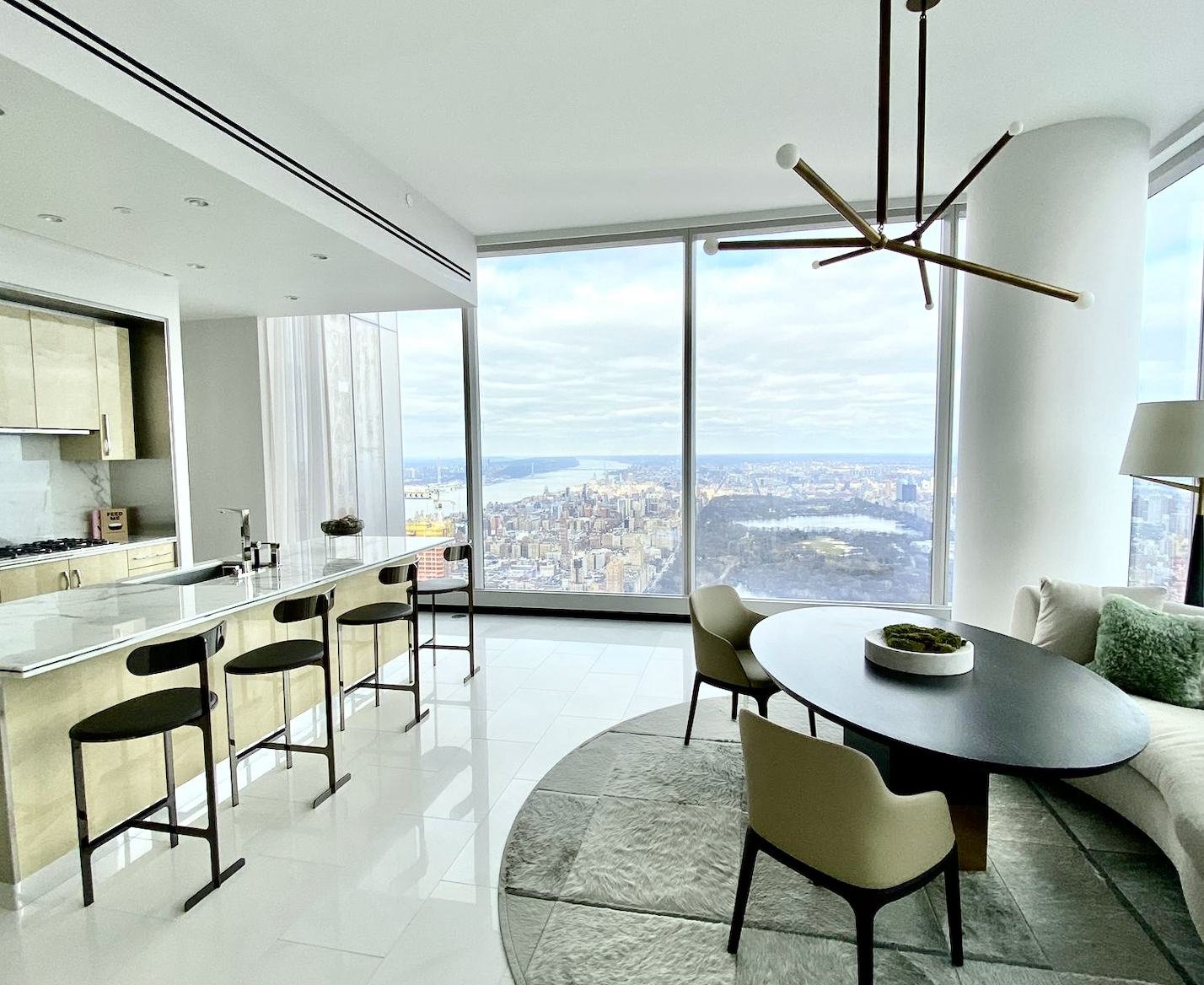 Read more about the article Experience Elevated Living: This Stunning New York Apartment Redefines Luxury Living as an Art Form