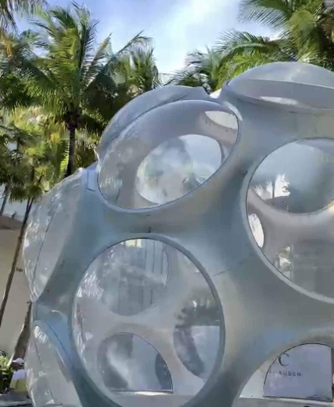 Scopri di più sull'articolo Miami Art Week 2024: La guida definitiva allo spettacolo culturale di Art Basel firmata Columbus International