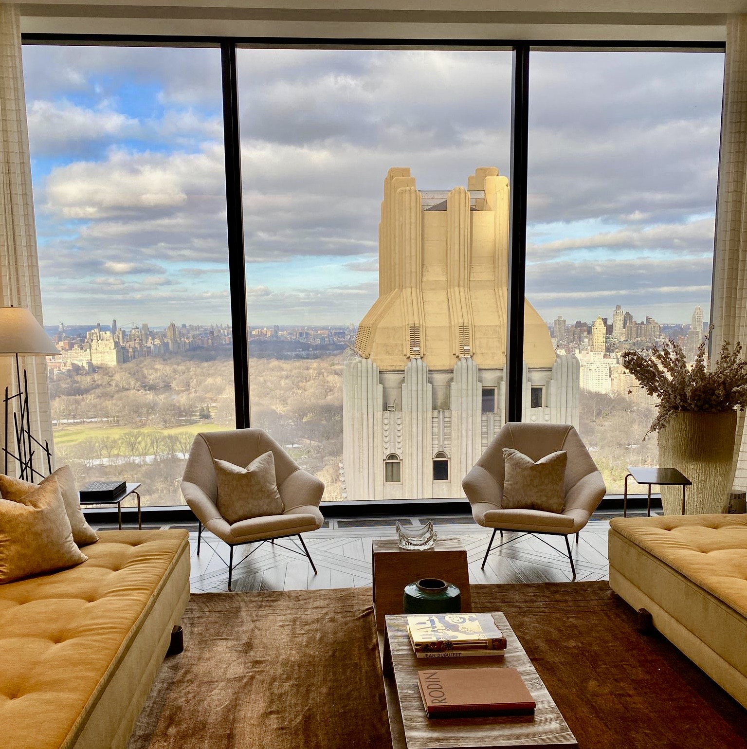 Read more about the article Manhattan Office Market Shows Signs of Recovery as Worker Return Gains Momentum