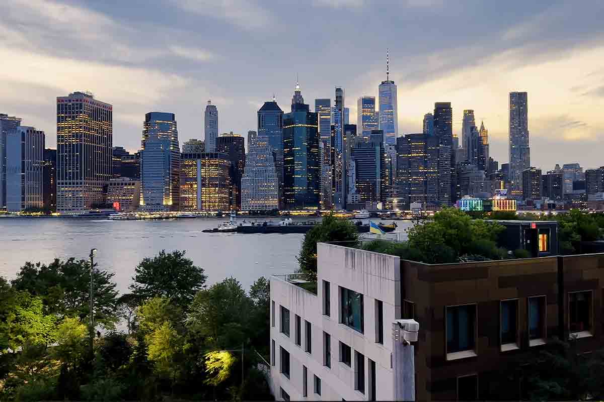 Read more about the article New York Real Estate 2025: Cautious Optimism Amid Recovery