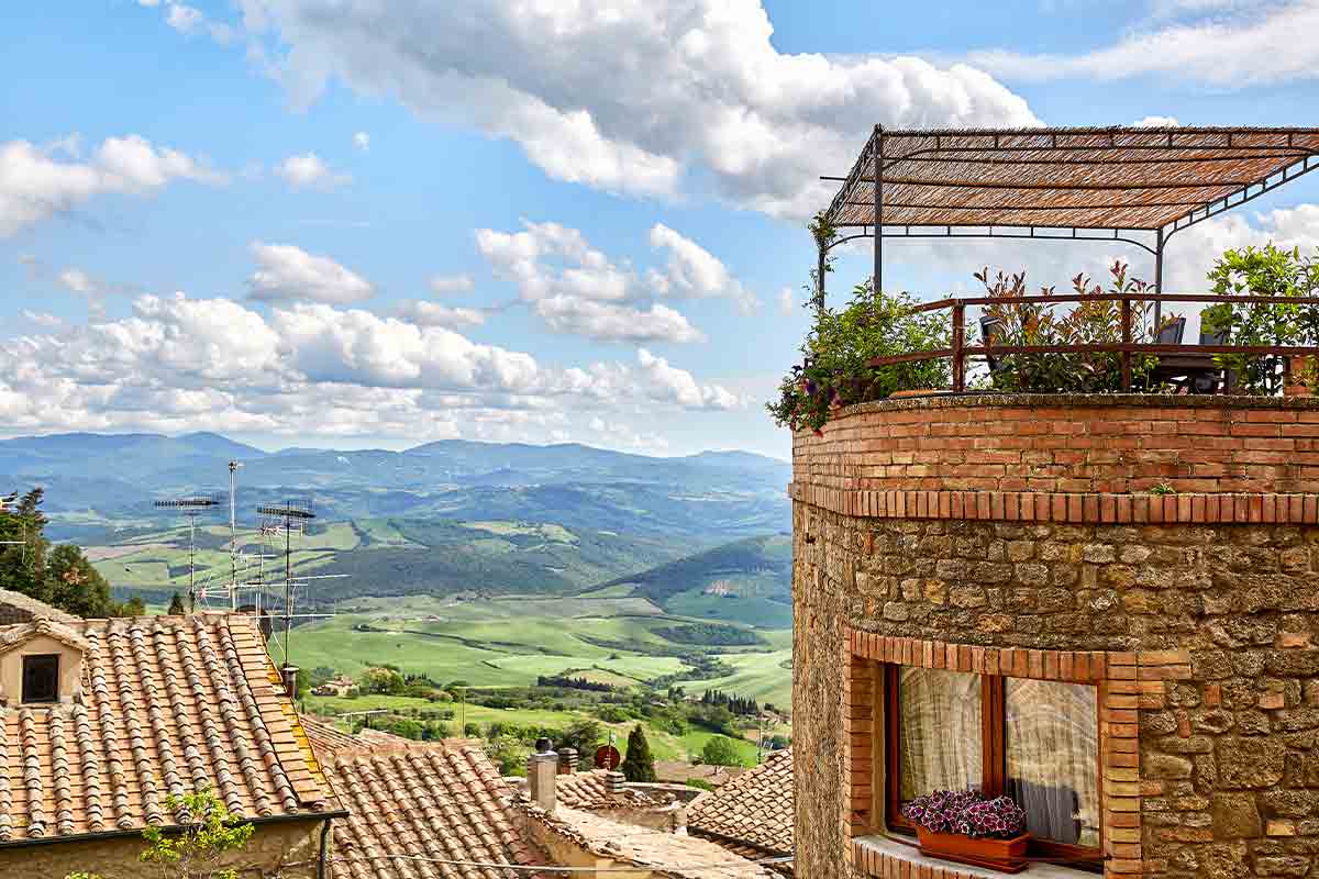 Read more about the article The Evolution of Italian Luxury Real Estate: A 2025 Market Analysis