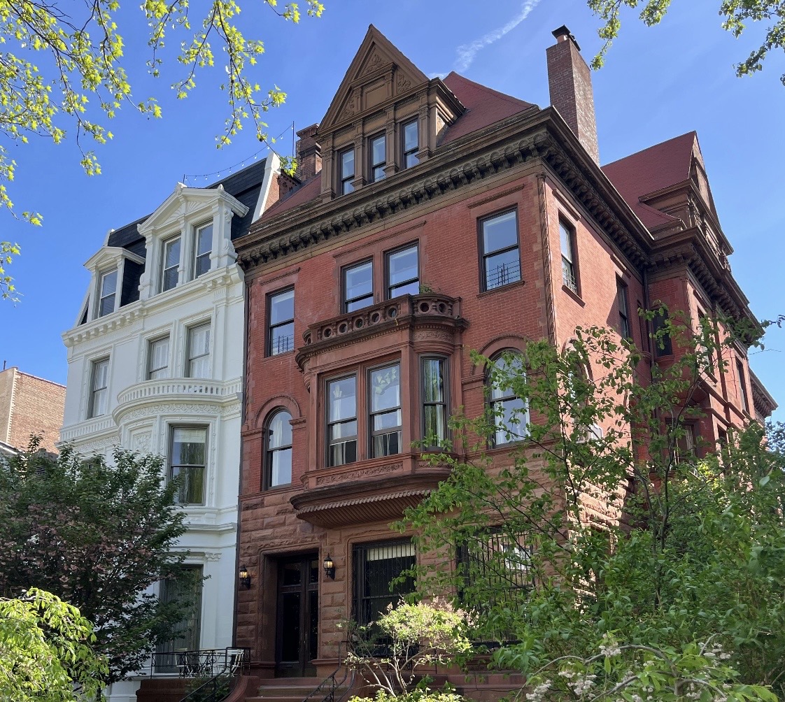 Read more about the article What Daniel Craig’s $11.8M Sale Tells Us About Transatlantic Luxury